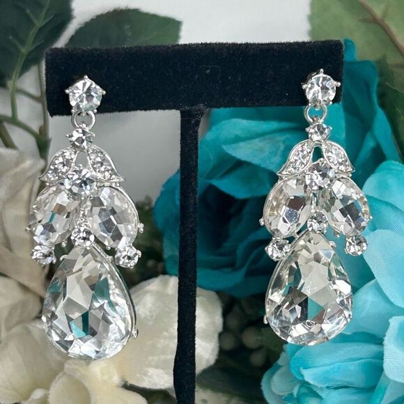 Chandelier Teardrop Crystal Drop Earrings 2.5” Silver-tone Clear Rhinestones - Picture 1 of 10